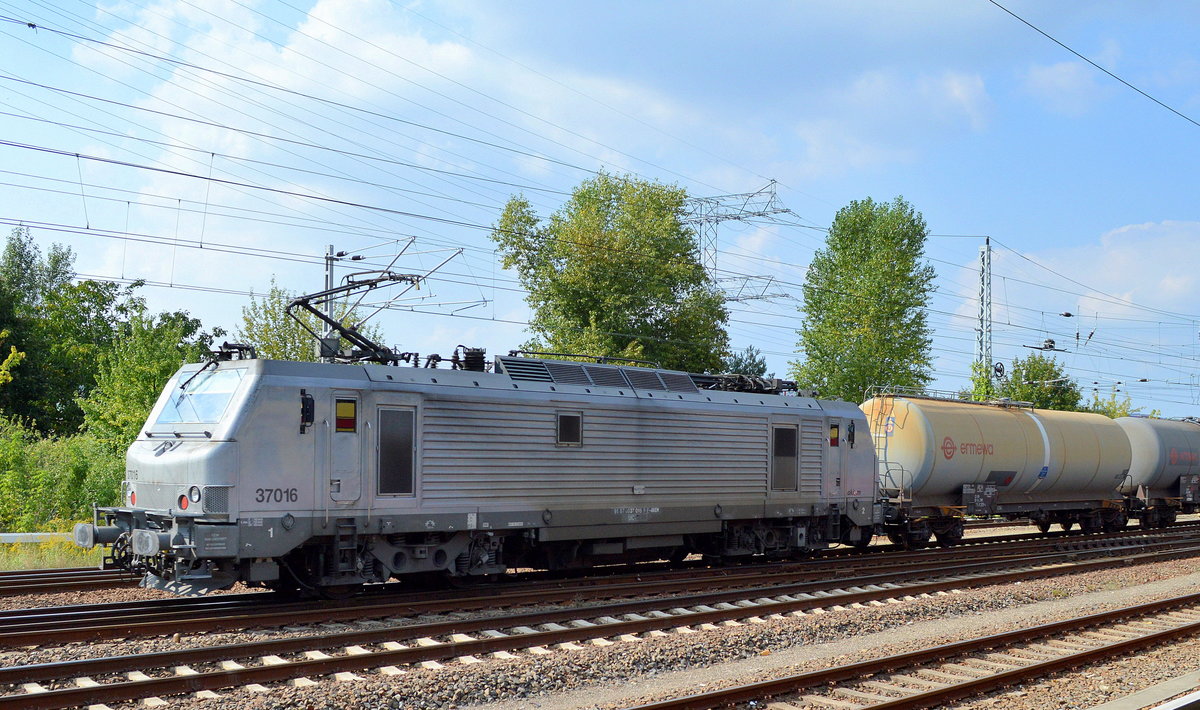 Akiem Mietlok 37016 (91 87 0037 016-9 F-AKIEM) für CTL mit Kesselwagenzug am 09.09.16 Berlin-Sptingpfuhl.