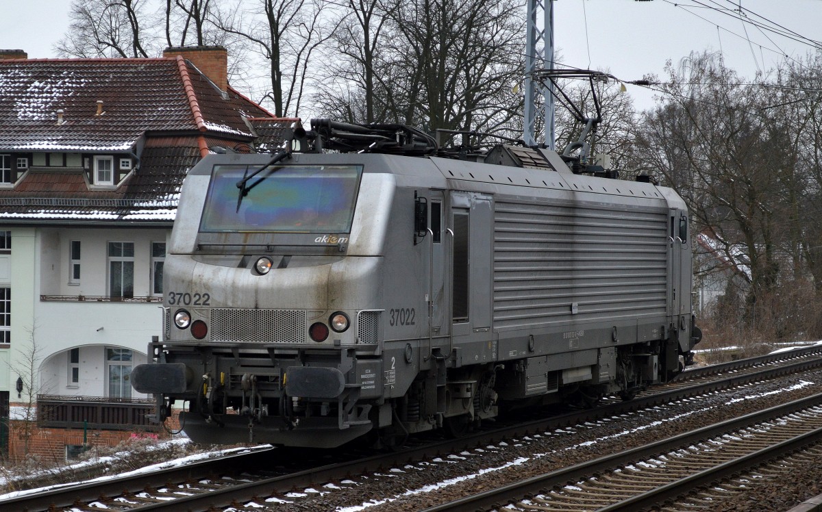 Akiem Mietlok 37022 (91 87 0037 022-0 F-AKIEM) Richtung Bernau am 06.02.15 Berlin-Karow.