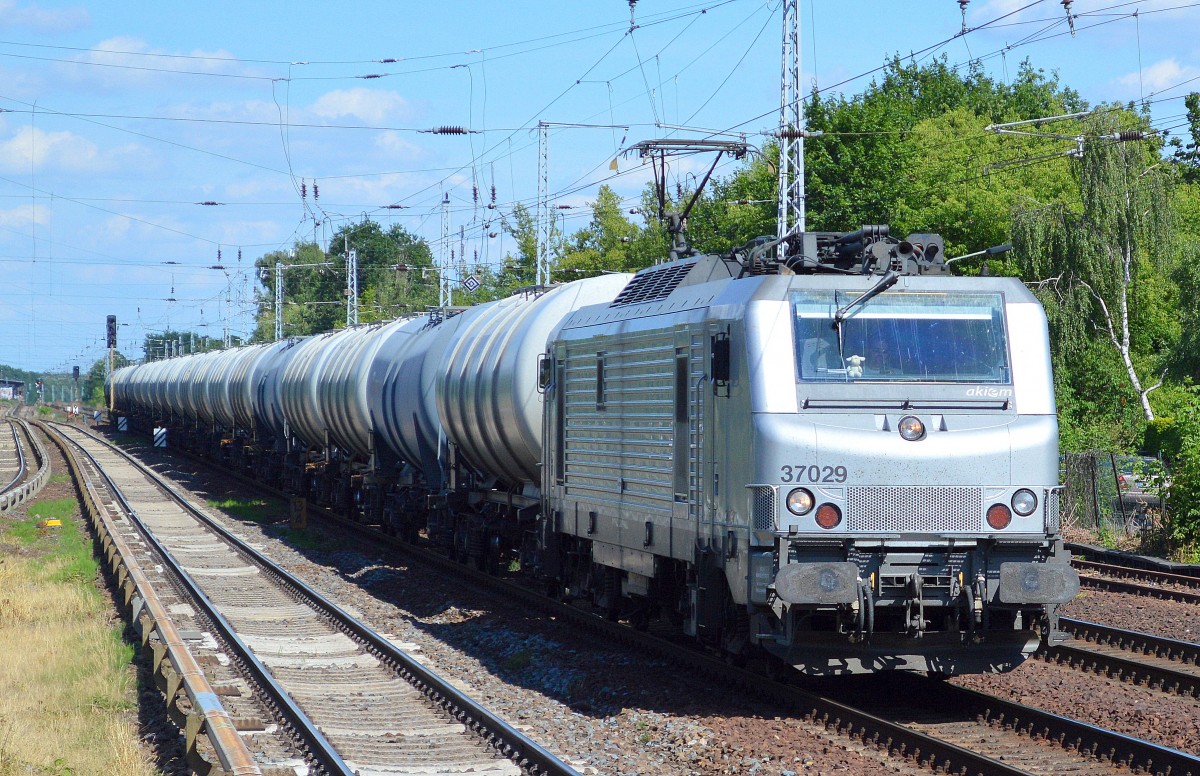 Akiem Mietlok 37029 für CTL mit Kesselwagenzug am 30.06.15 Berlin-Hirschgarten. 