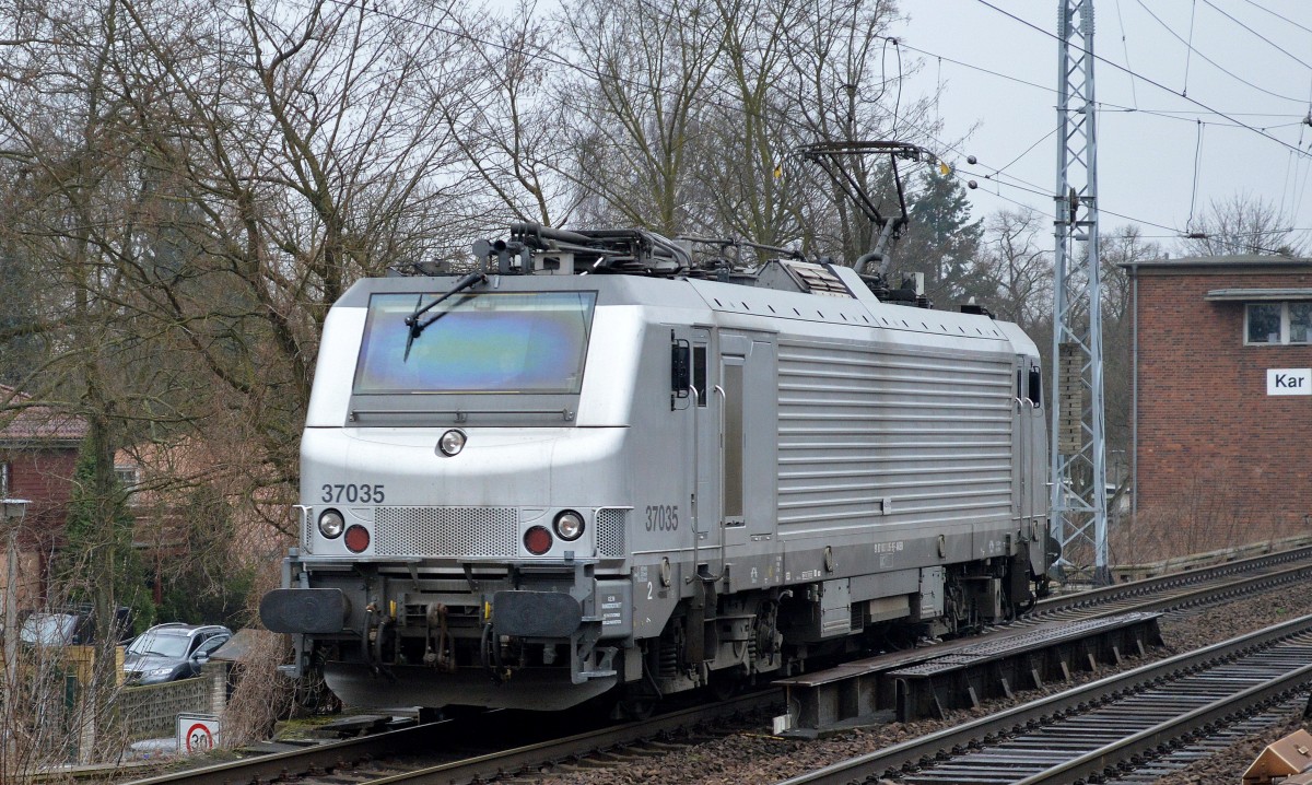 Akiem Mietlok 37035 (90 87 0037 035-9 F-AKIEM) Richtung Bernau am 26.03.15 Berlin-Karow.
