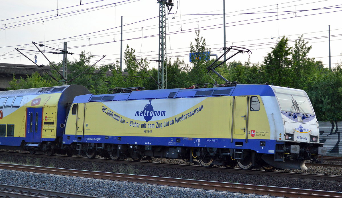Als Schublok, die metronom ME 146-18/146 518-6 mit Regionalzug bei der Einfahrt Bf. Hamburg-Harburg am 20.06.17