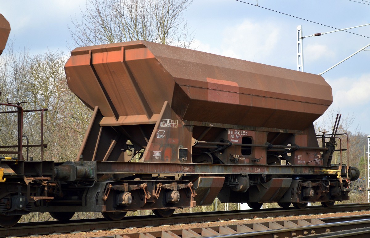 Alter DB Schotterwagen mit der Nr. 81 80 D-DB 6940 826-3 Facs 140 am 08.03.16 in einem Schotterzug Berlin-Wuhlheide.
