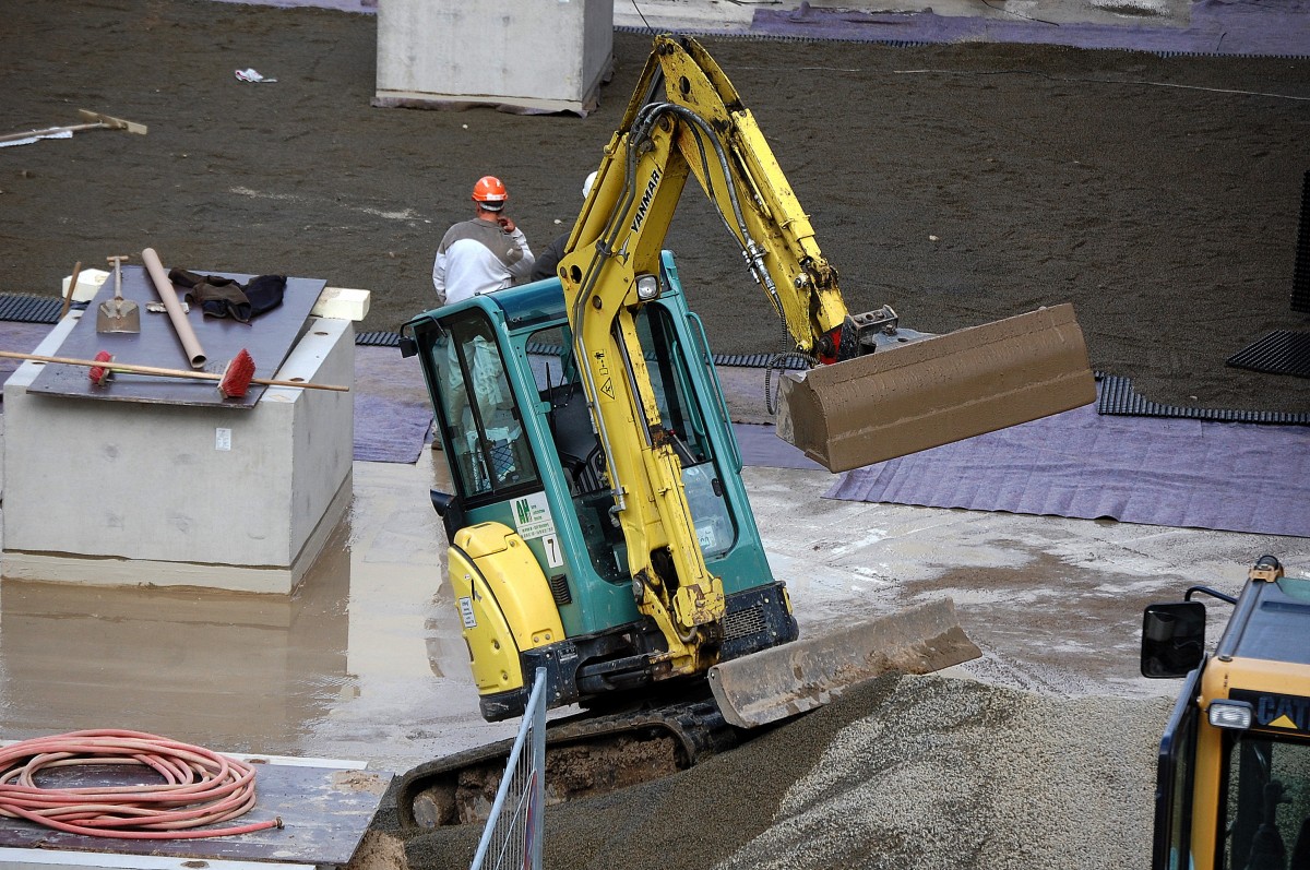 AMMANN YANMAR ViO 33 Minibagger der Fa. AH am 27.09.13 Berlin-Pankow.