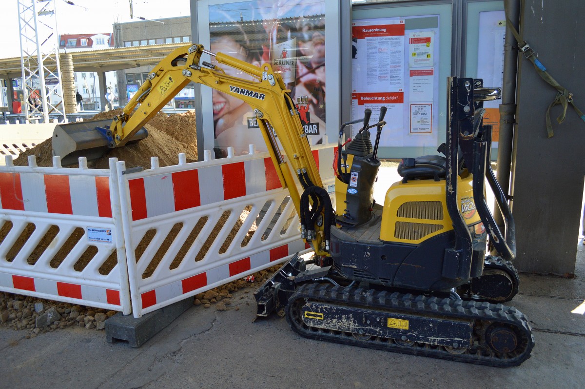 AMMANN YANMAR ViO10 Minibagger am 19.03.15 Bhf. Berlin-Lichtenberg.