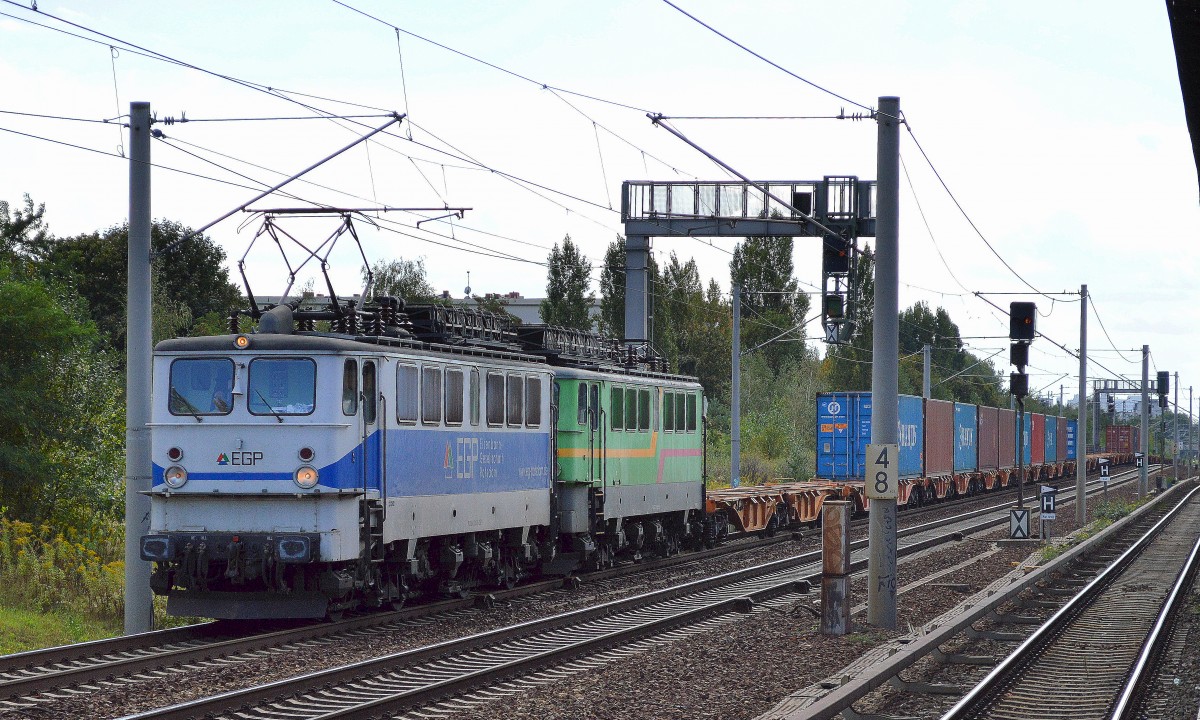 An ungewohnter Stelle heute die EGP mit 142 126-2 und 142 118-9 und schwach ausgelastetem Containerzug am Haken am 09.09.14 Richtung Berlin-Blankenburg in Berlin-Pankow gesichtet.