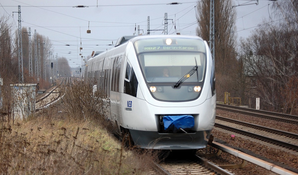 Anscheinend ein weiterer in silber angemieteter TALENT-Triebzug für NEB, VT 643.04 fährt als RB27 in Berlin-Karow ein, 11.12.13