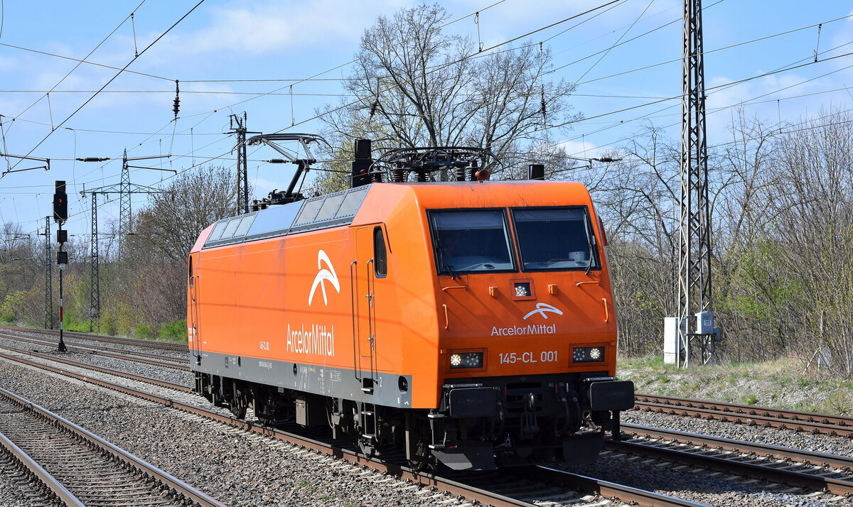 ArcelorMittal Eisenhüttenstadt Transport GmbH, Eisenhüttenstadt [D] mit ihrer  145-CL 001  NVR-Nummer: 91 80 6145 081-6 D-EKO] am 10.04.25 Höhe Bahnhof Saarmund. 