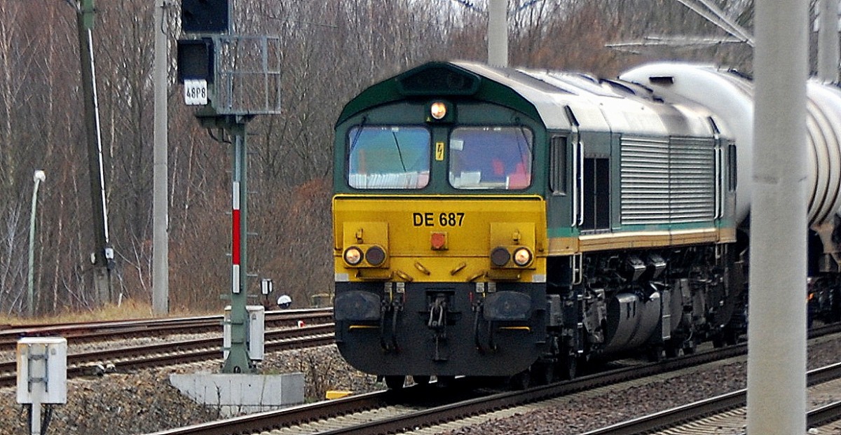 Ascendos Mietlok DE 687 (266 005-8) für die Rhein Cargo GmbH tätig mit Kesselwagen unterwegs Richtung Schwedt, 11.12.13 Berlin-Blankenburg.
