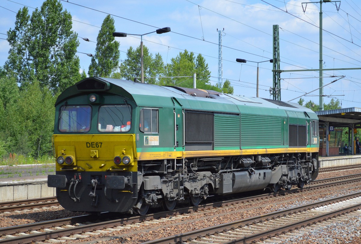 Ascendos Mietlok DE67 (266 067-6) von RheinCargo am 15.07.14 Bhf. Flughafen Berlin-Schönefeld.