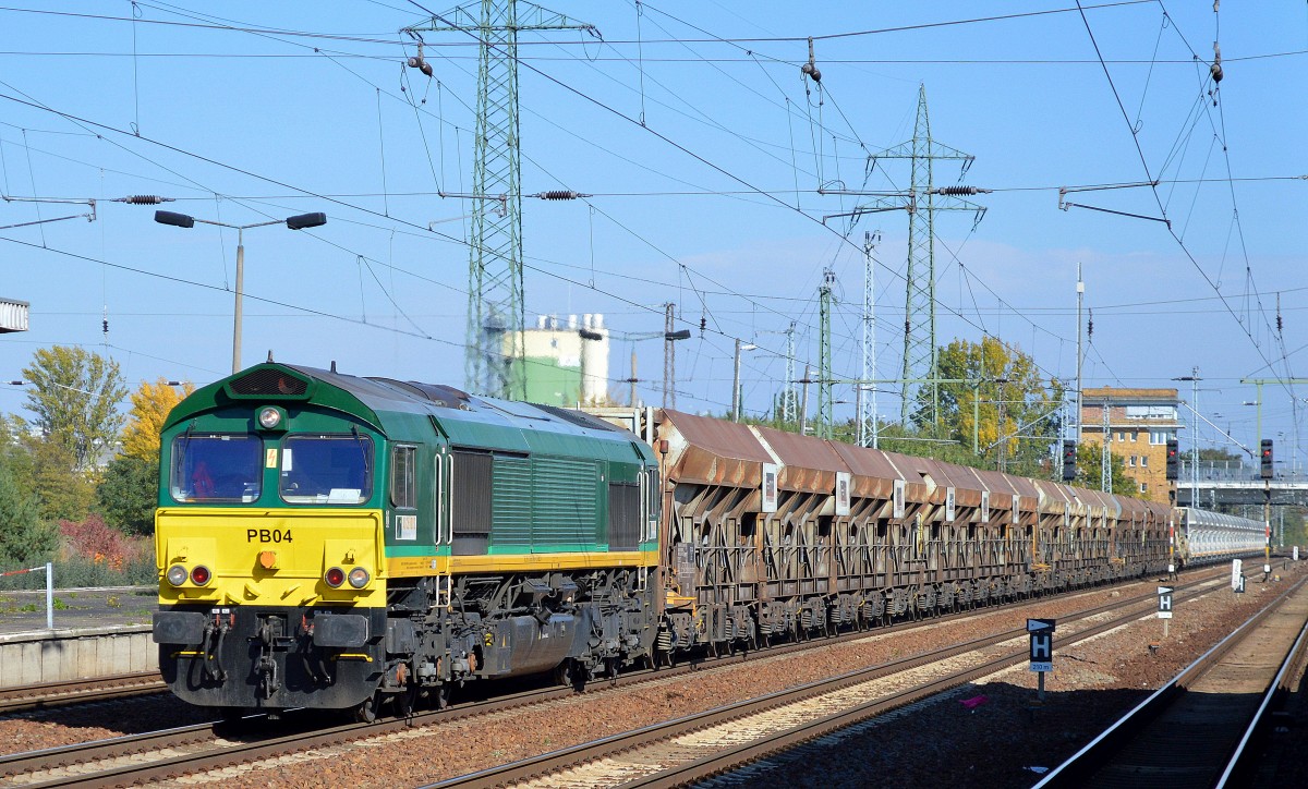 Ascendos Mietlok PB04 (92 80 1266 063-7 D-BLX) mit einem typischen HHPI Schüttgutförderzug, ich nehme daher mal an das sie nicht mehr für RHC im Einsatz ist sondern aktuell für die HHPI Flotte, 10.10.15 Durchfahrt Bhf. Flughafen Berlin-Schönefeld.