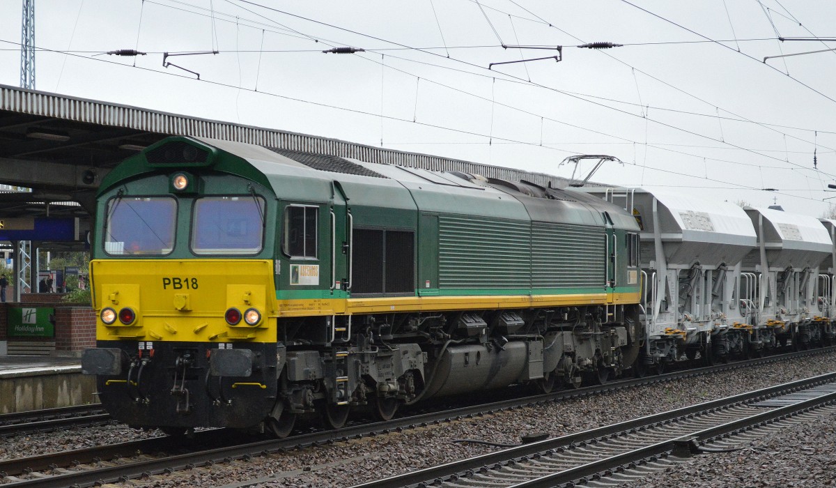 Ascendos Mietlok PB18 (266 022-3)der ITL mit Ganzzug Schüttgutwagen am 22.10.14 Durchfahrt Bhf. Flughafen Berlin-Schönefeld.