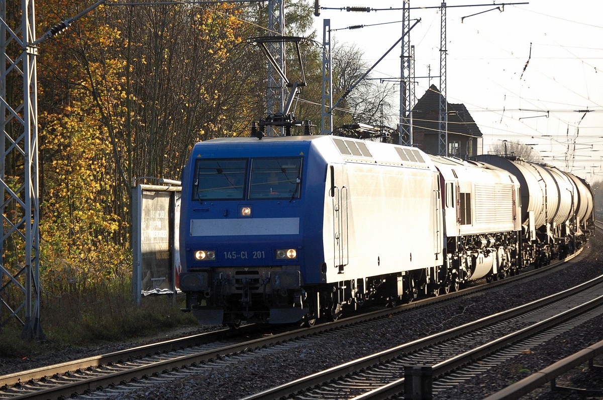 ATC Mietlok 145-CL 201 (145 097-2) der HGK mit HGK DE 670 (266 070-2) und Kesselwagenzug am 30.10.13 Berlin-Buch Richtung Bernau.