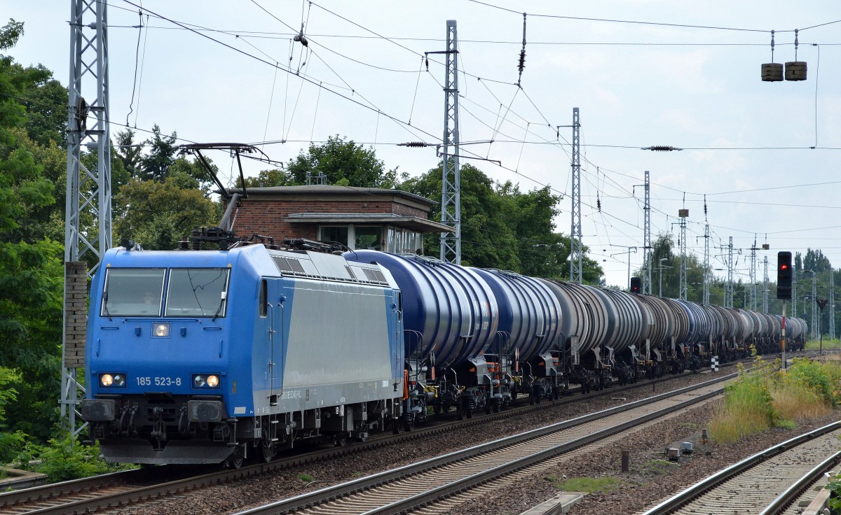 ATC Mietlok 185 523-8 für RHC mit KesselwagenzugRichtung Schwedt am 16.07.14 Berlin-Karow.