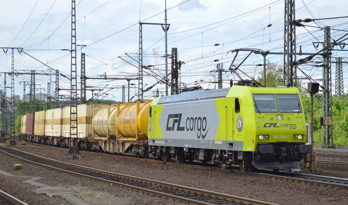 ATC Mietlok 185 534-5 für CFL Cargo tätig mit einem Warsteiner Containerzug bei der Durchfahrt im Bhf. Fulda Hbf. am 09.05.14