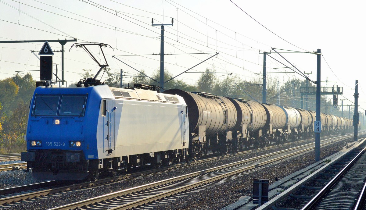 ATC Mietlok von RHC 185 523-8 mit Kesselwagenzug lt. UN.Nr. 33/1114 für den Transport von Benzol Richtung Berlin-karow am 29.10.14 Berlin-Blankenburg.