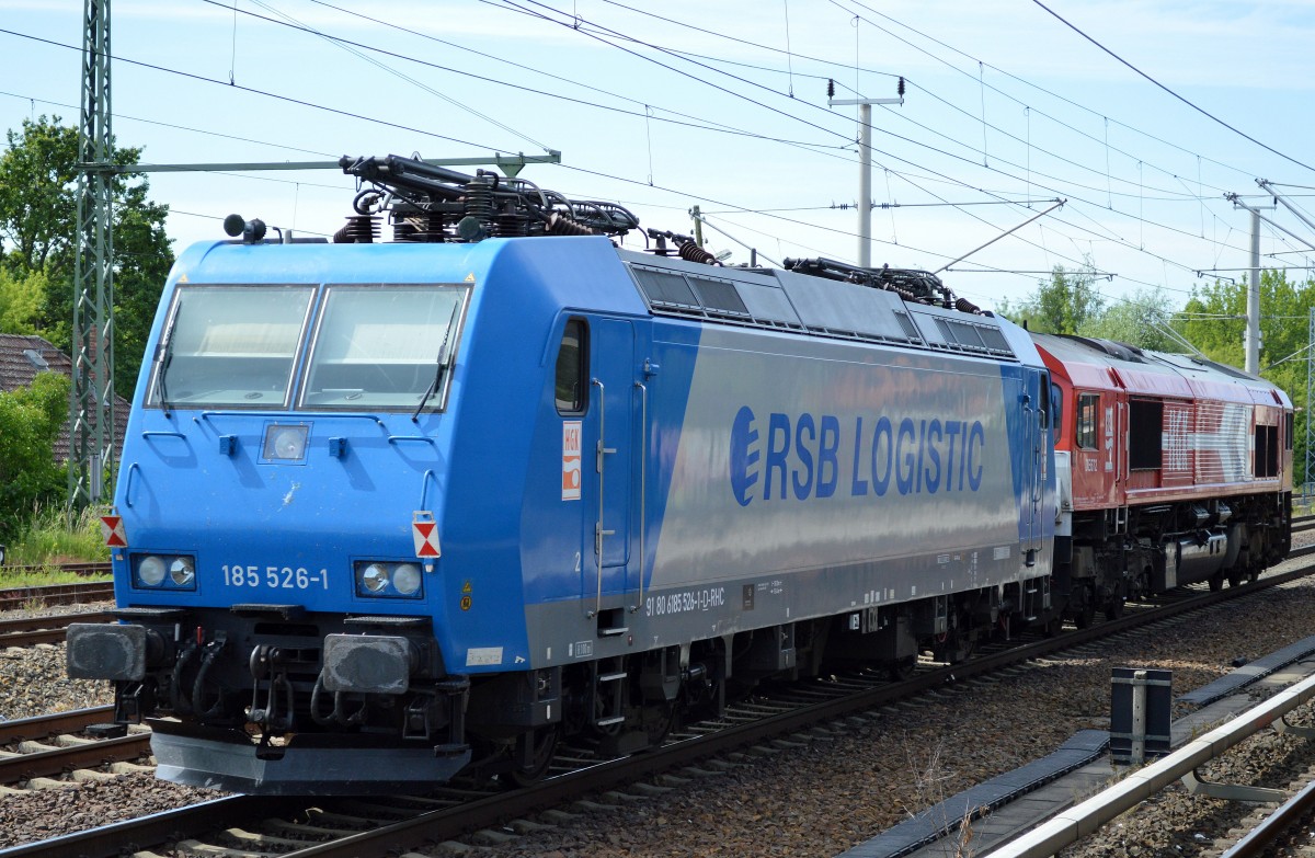 ATC Mietlok von RHC 185 526-1 am Haken von RHC DE672 am 18.06.14 in Berlin-Blankenburg.