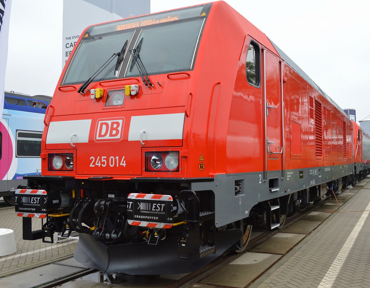 Auch auf der Inno Trans 2014 präsentiert Bombardier noch mal eine TRAXX P160 DE ME (245 014) der DB, 26.09.14 