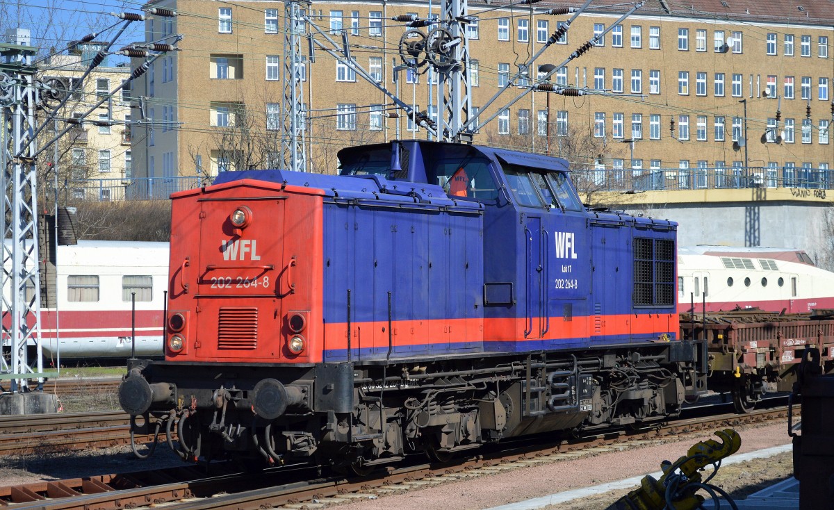 Auch im Bhf. Lichtenberg + Betriebsgelände werden mal wieder eine ganze Reihe Gleise und Weichen gewechselt und erneuert als Bauzuglok im Einsatz WFL LOK 17/202 264-8 am 18.03.15