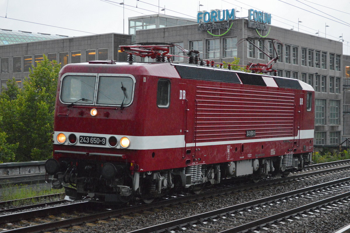 Auch die DeltaRail 243 650-9 (143 650-0) war bei diesem gewaltigem Unwetter am 22.07.17 Berlin-Köpenick unterwegs Richtung Frankfurt/Oder.