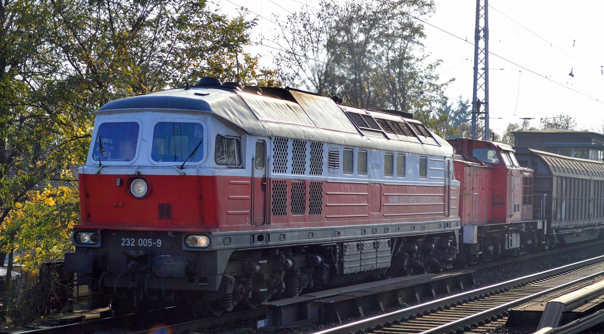 Auch dies ein Plan-Güterzug der DB im Streik, EWR 232 005-9 mit 298 331-0 und Ganzzug Schiebewandwagen Richtung Schwedt am 07.11.14 Berlin-Karow. 