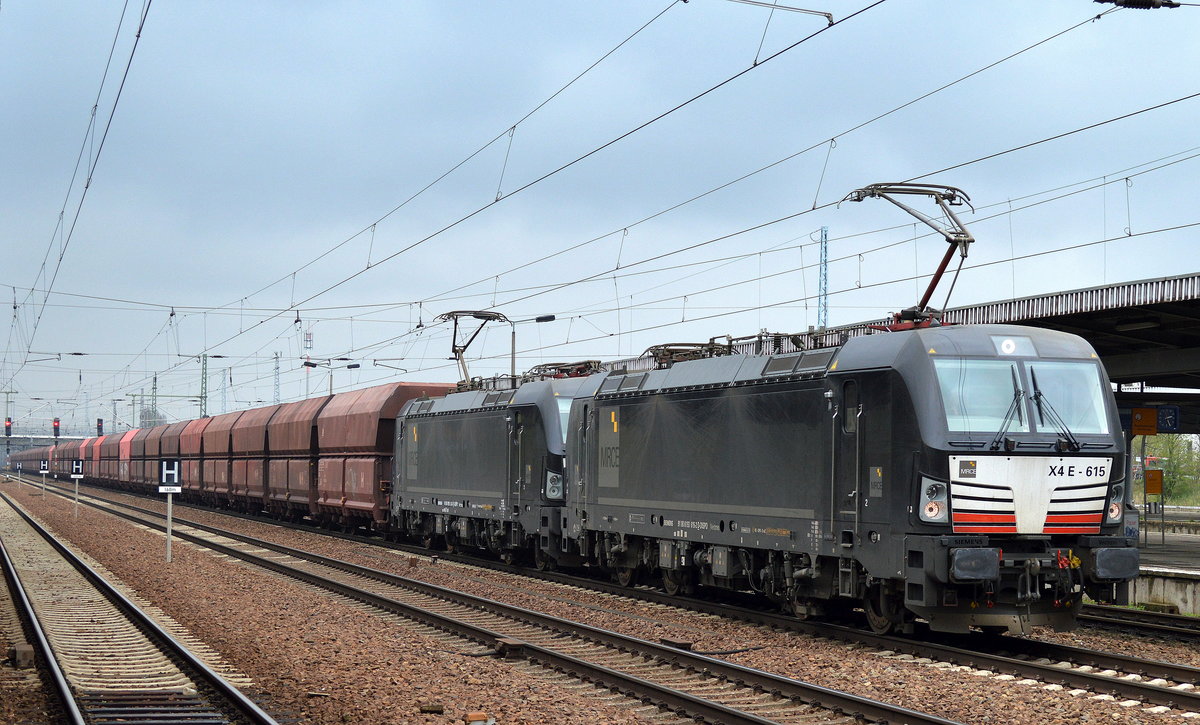 Auch die Erzzüge verkehren im Moment über den Bhf. Flughafen Berlin-Schönefeld, hier die Doppeltraktion X4 E- 615 + X4 E- 616 von DB Schenker Rail mit einem Leerzug am 14.04.16