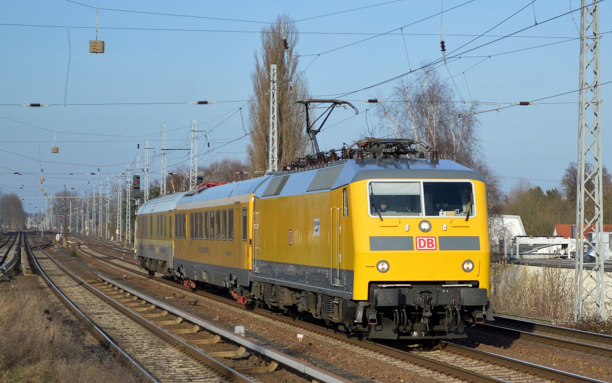 Auch heute immer noch bei uns im Nordosten unterwegs, DB Systemtechnik mit der 120 160-7 mit ihrem Gleismesszug am 18.02.15 Berlin-Karow Richtung Berlin-Lichtenberg. 