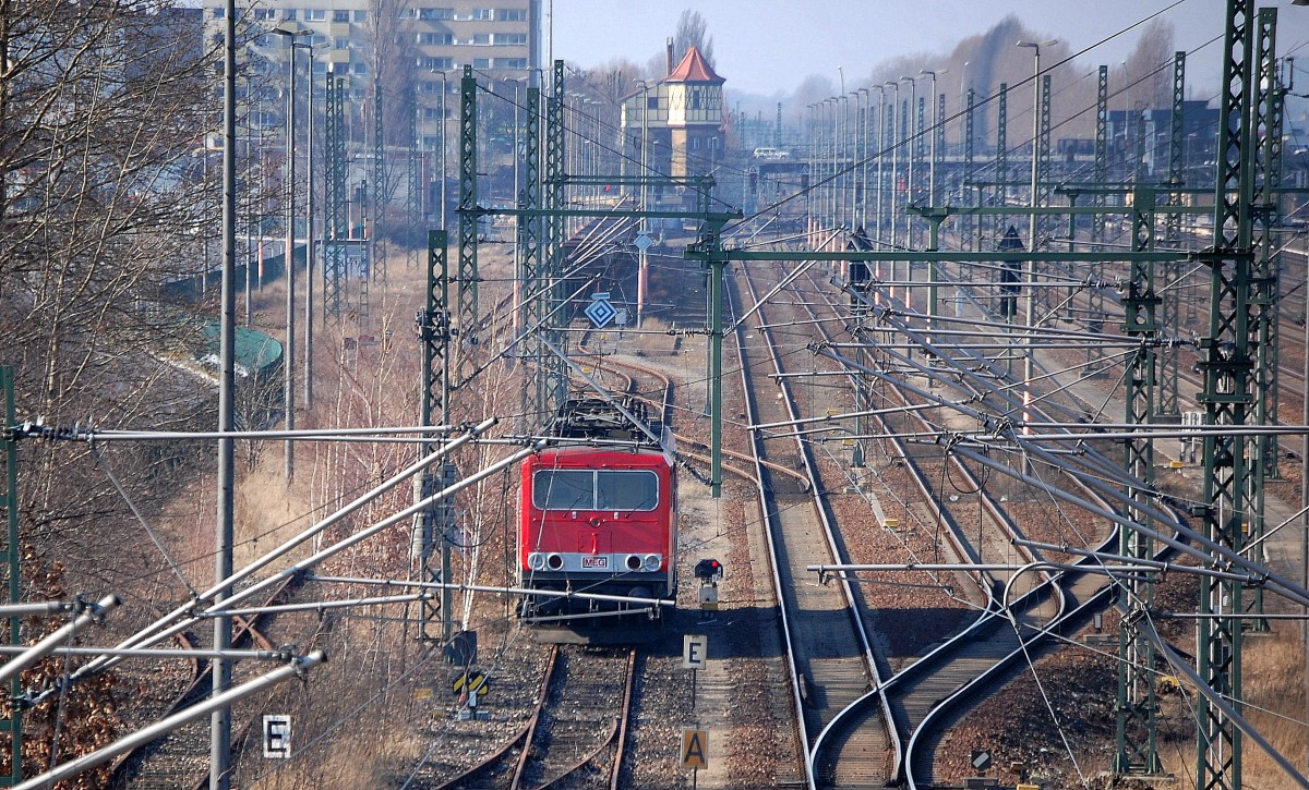 Auf den Abstellgleisen des ehemaligen Gbf. Berlin-Moabit stand MEG 705 (155 196-9) abgestellt in Bereitschaft am 25.02.14