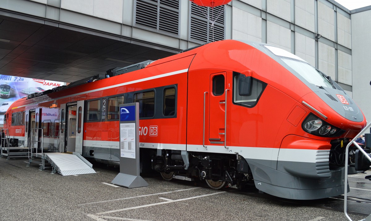 Auf der Inno Trans 2014 wurde er nun also pr�sentiert, der polnische PESA LINK II f�r die DB (631-001-(4)), innen ok aber rot steht diesem Triebzug irgendwie nicht finde ich pers�nlich, trotzdem ein erfreulicher Neuzugang im DB Fuhrpark und der Mut auch mal einem nocht so renomierten Hersteller eine Chance zu geben, 26.09.14