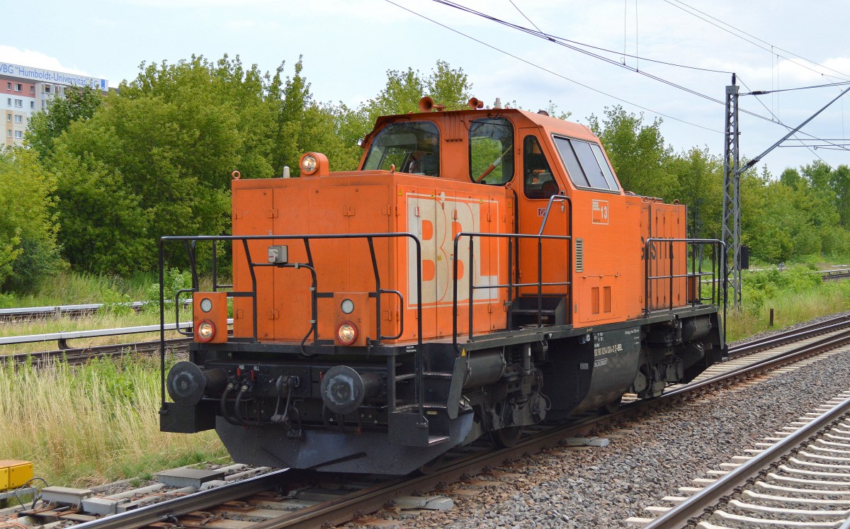 BBL 13 (92 80 1214 024-2 D-BBL, ex 212 031 MaK Bj.1963) am 07.07.14 Durchfahrt Bhf. Berlin-Hohenschönhausen Richtung Nordosten.