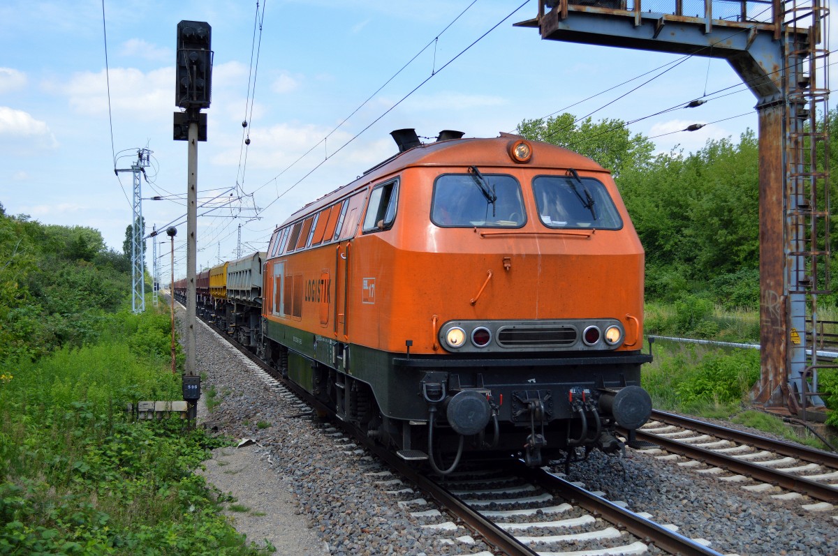 BBL 17 (225 099-1) mit Ganzzug Schüttgutkippwagen der Fa. H.F. Wiebe Richtung Süden am 03.07.14 Durchfahrt Bhf. Berlin-Hohenschönhausen.