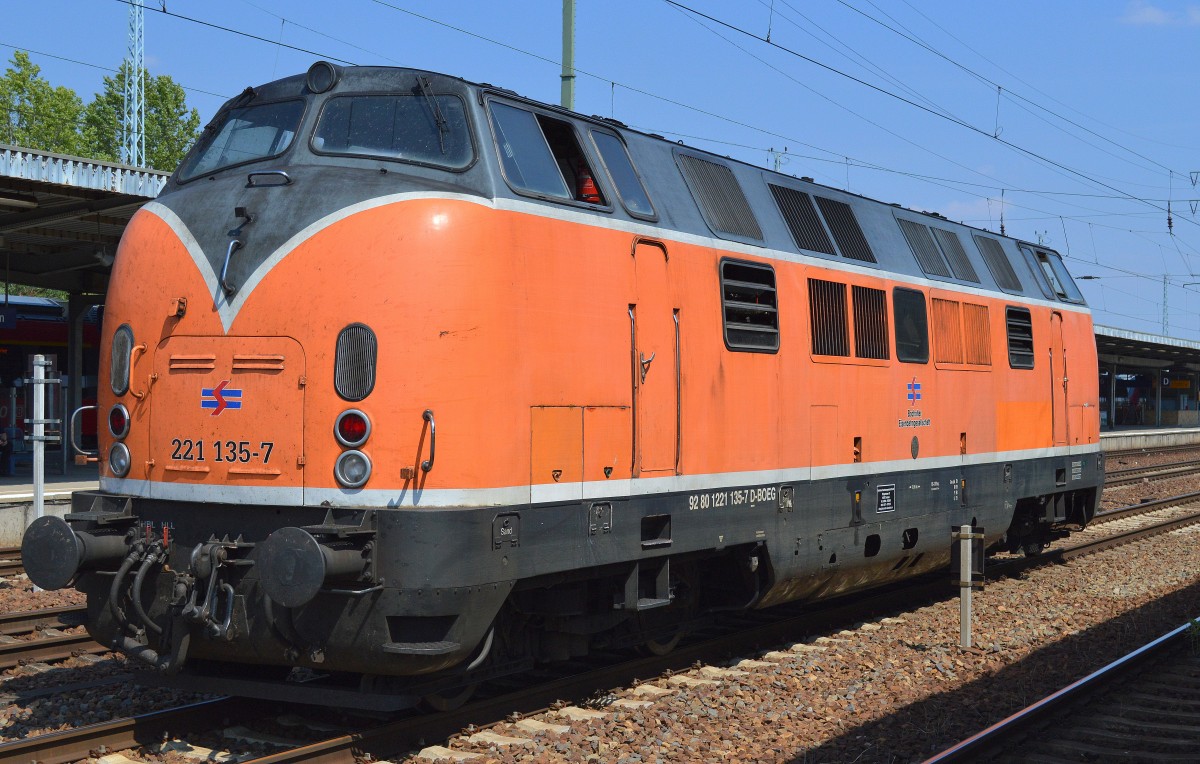 BEG 221 135-7 am 04.08.15 Bhf. Flughafen Berlin-Schönefeld.