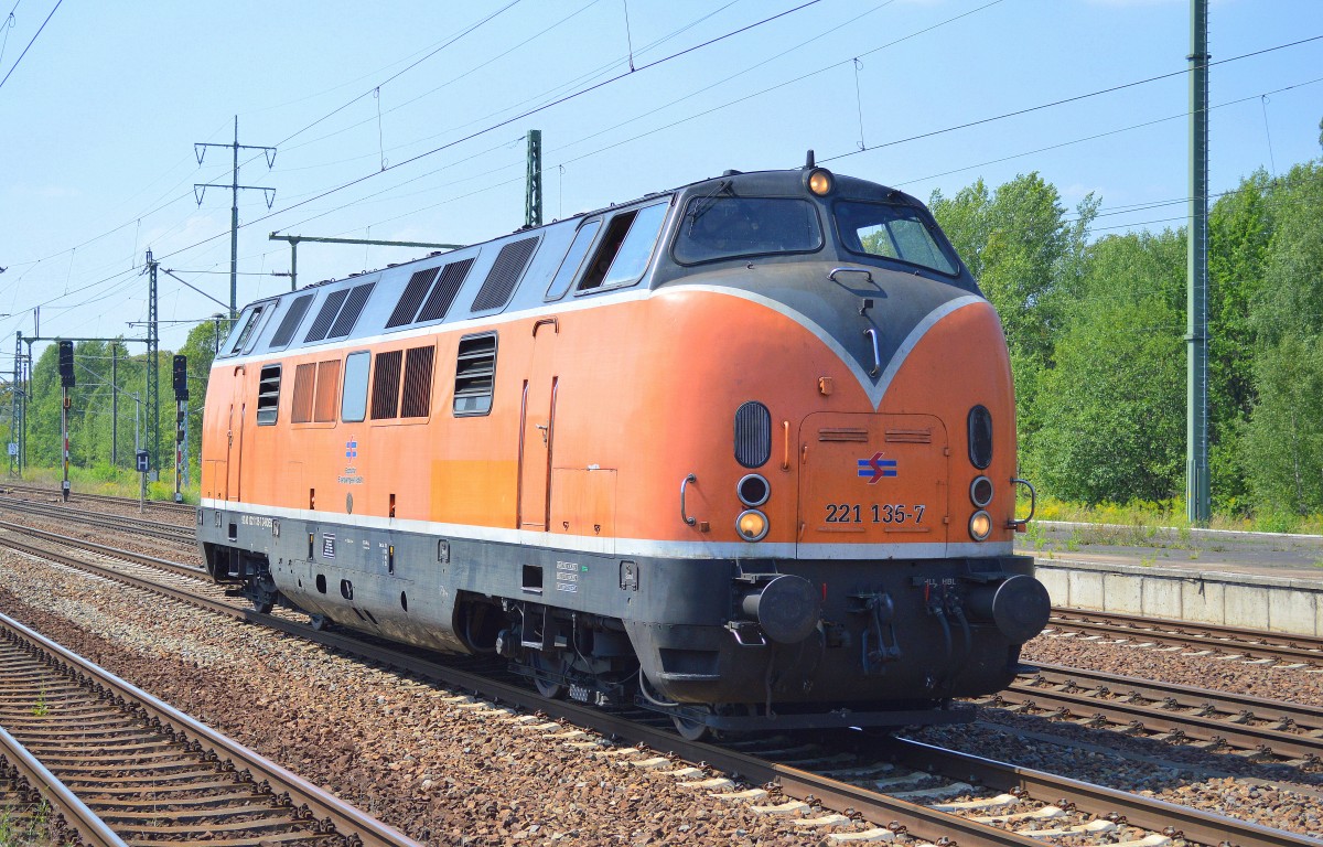 BEG 221 135-7 am 04.08.15 Bhf. Flughafen Berlin-Schönefeld.