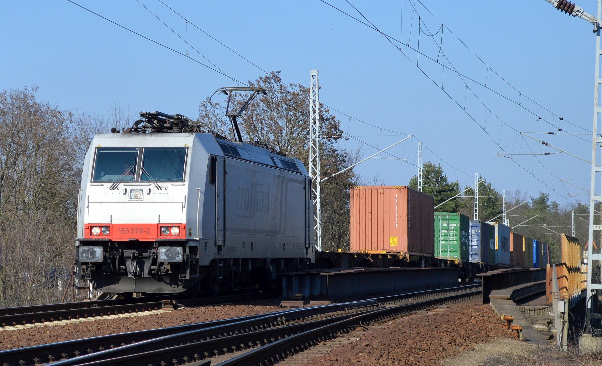 Bei der sieht man noch f�r welche EVU sie jahrelang fuhr, die ex Crossrail 185 578-2 (NVR-Number: 91 80 6185 578-2 D-ITL, Bombardier Bj.2007) nun also auch f�r ITL mit Containerzug am 16.03.16 Berlin-Wuhlheide.