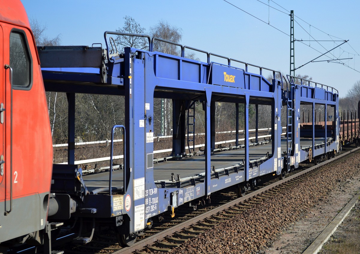 Belgischen Wageneinheit f�r den PKW-Transport mit der Nr. 23 TEN-RIV 880 B-TOUAX 4371 385-6 Laaers am 10.03.14 Bhf. Berlin-Jungfernheide.