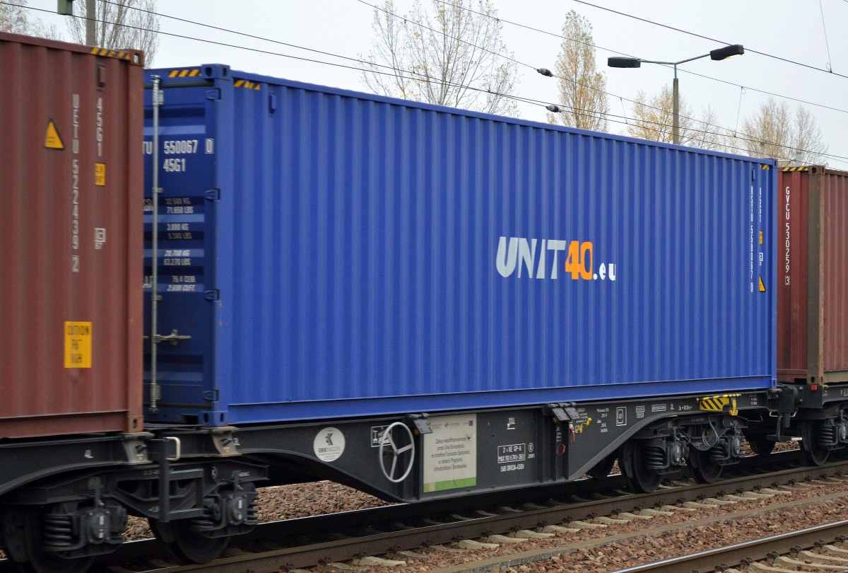 Blauer UNIT40.eu Container am 30.10.15 Bhf. flughafen Berlin-Schönefeld.