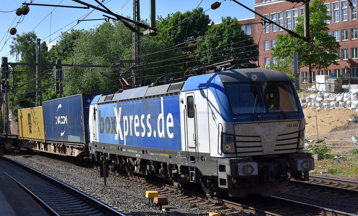 boxXpress.de GmbH, Hamburg [D] mit ihrer  193 843  [NVR-Nummer: 91 80 6193 843-0 D-BOXX] und einem Containerzug Richtung Hamburger Hafen am 20.05.25 Höhe Bahnhof Hamburg-Harburg.