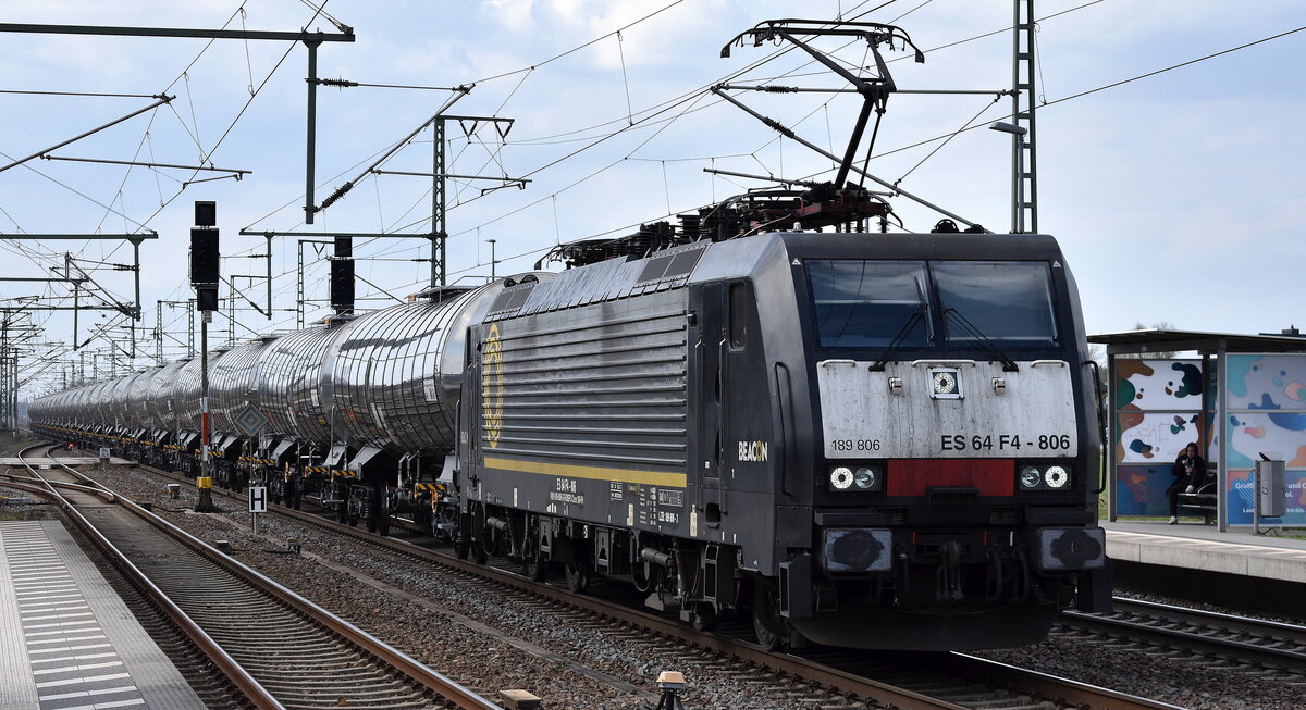 BRCE Dispo Rail Lok  ES 64 F4-806  [NVR-Nummer: 91 80 6189 806-3 D-DISPO], aktueller Leasingnehmer unbekannt, mit Ganzzug Kesselwagen für die Befüllung mit Styrol am 09.04.25 Höhe Bahnhof Rodleben. 