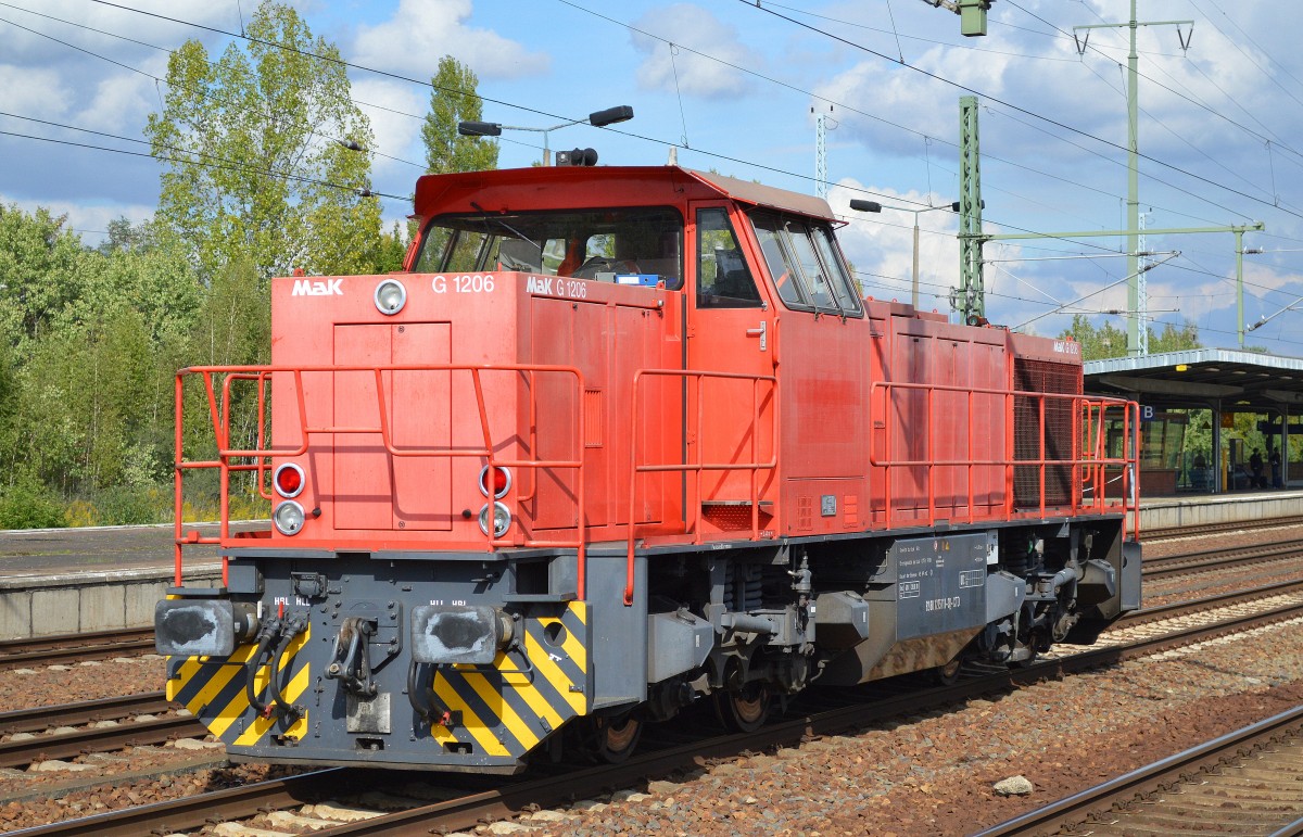 Captrain Lok 275 111-3 (92 80 1275 11-3 D-CTD) am 25.09.15 Bhf. Flughafen Berlin-Schönefeld.
