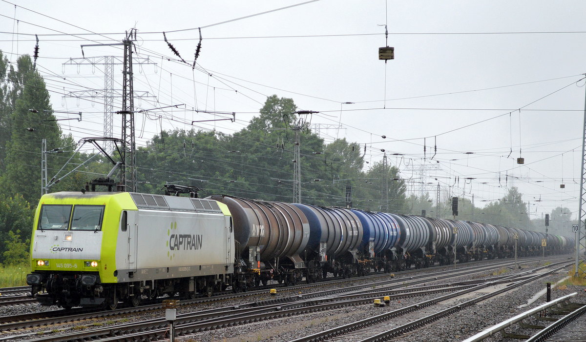 Captrain/ITL 145 095-6 mit Kesselwagenzug am 25.07.17 Berlin-Springpfuhl. 