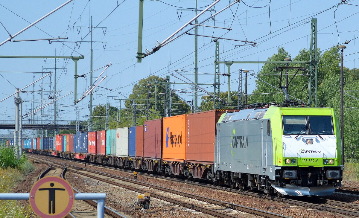 Captrain/ITL 185 562-6 mit Containerzug am 04.08.15 Bhf. Flughafen Berlin-Schönefeld.
