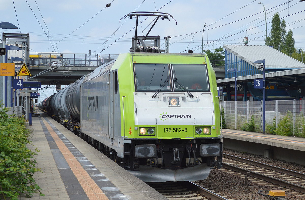 Captrain/ITL 185 562-6 mit Kesselwagenzug am 11.07.17 Bf. Berlin Hohenschönhausen.