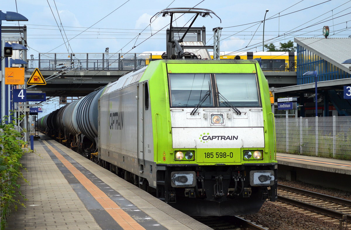 Captrain/ITL 185 598-0 mit Kesselwagenzug am 27.07.17 Bf. Berlin-Hohenschönhausen.