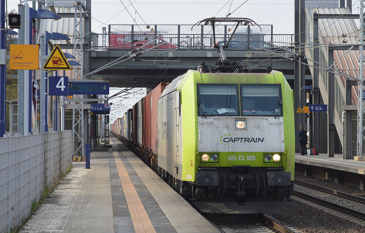 Captrain/ITL 185-CL 005 (185 505-5) mit Containerzug am 30.03.17 Bf. Berlin-Hohenschönhausen.
