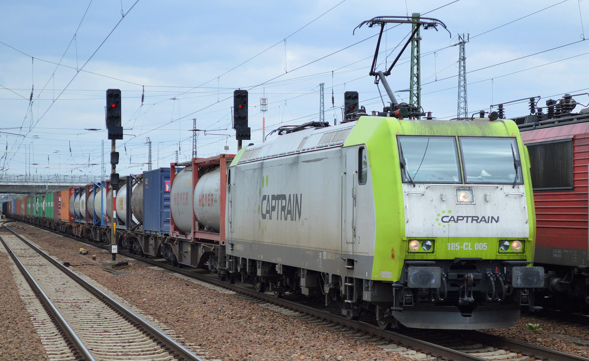 Captrain/ITL 185-CL 005 (185 505-5) mit Containerzug am 10.05.17 Bf. Flughafen Berlin-Schönefeld.