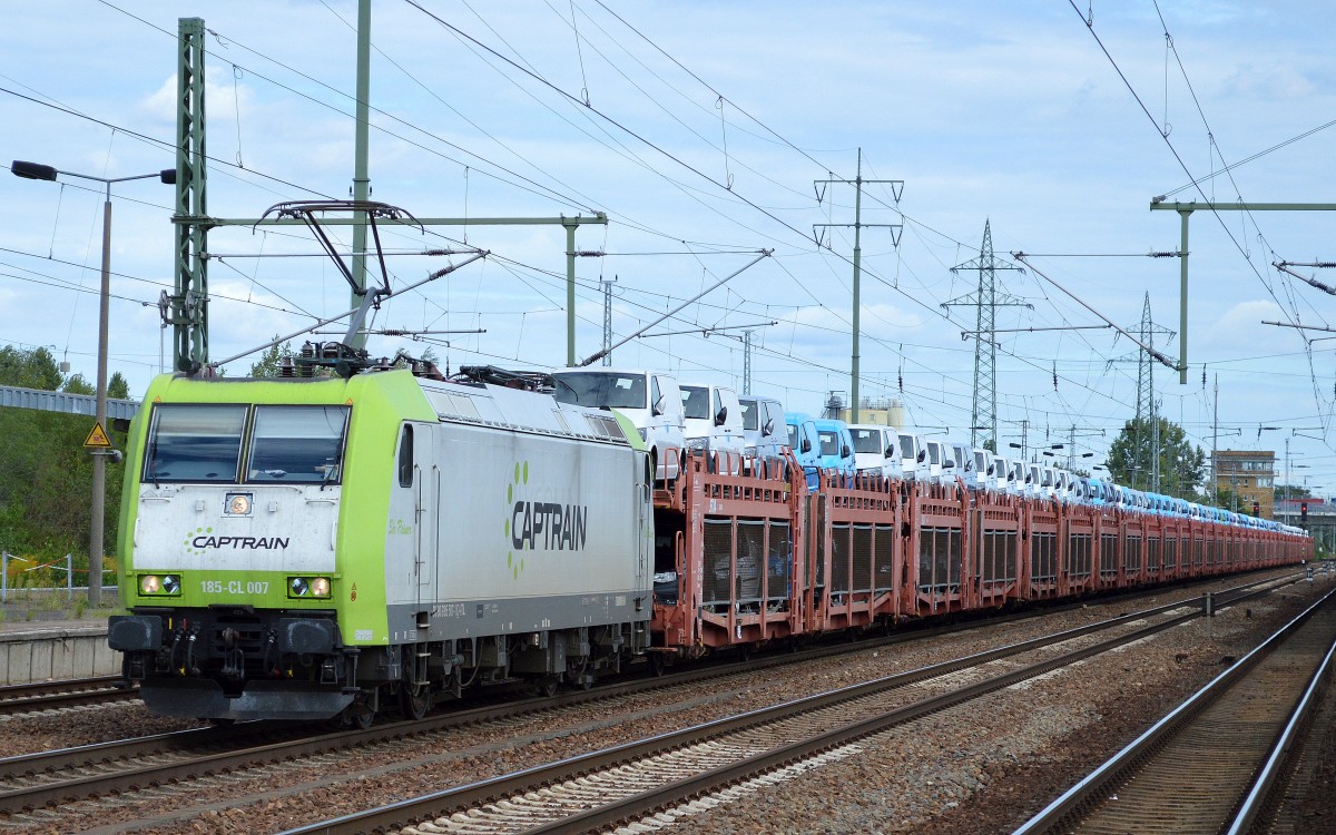 Captrain/ITL 185-CL 007 (185 507-1) mit PKW-Transportzug mit VW-Nutzfahrzeugen am 08.09.15 Bhf. Flughafen Berlin-Schönfeld.