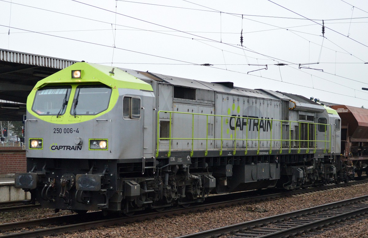 Captrain/ITL 250 006-4 mit Schüttgutzug am 15.02.16 Bhf. Flughafen Berlin-Schönefeld.