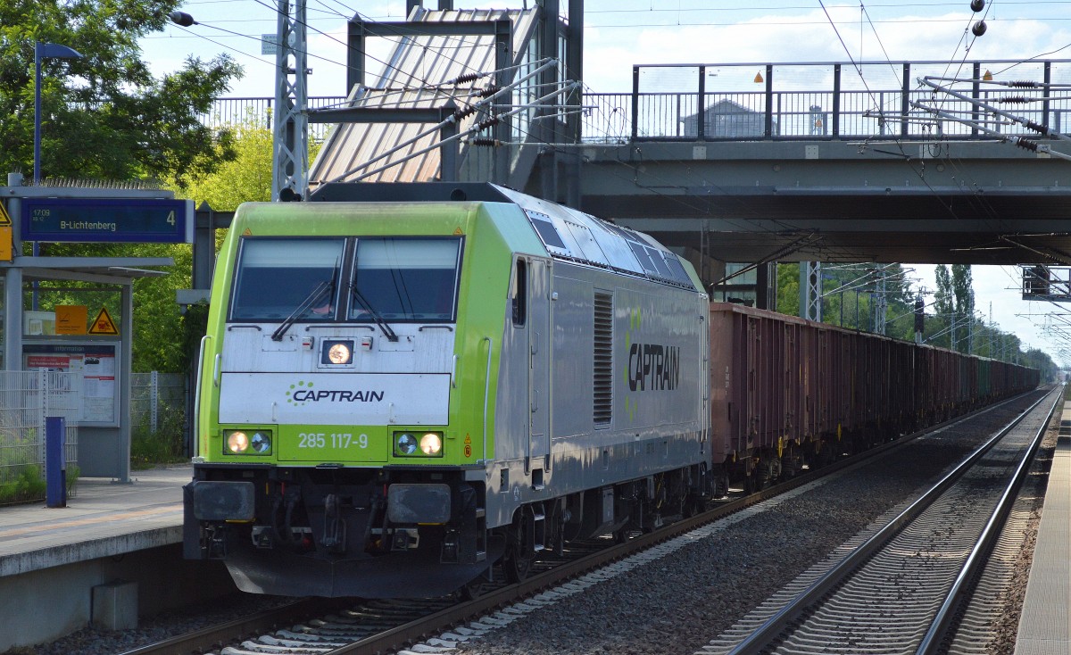 Captrain/ITL 285 117-9 mit einem Ganzzug offener G�terwagen am 15.06.15 Berlin-Hohensch�nhausen.