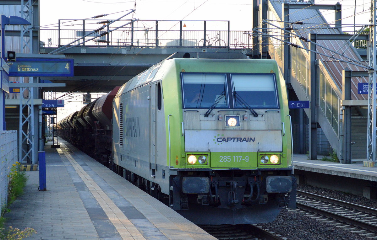Captrain/ITL 285 117-9 mit Schüttgutwagenzug am 06.07.17 Bf. Berlin-Hohenschönhausen.