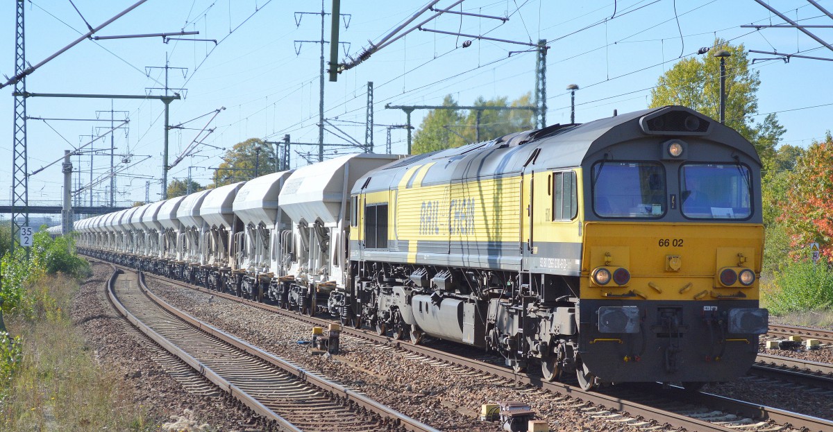 Captrain/ITL 66 02 (266 030-6) mit Schüttgutwagen Richtung Berlin Marzahn am 02.10.15 Flughafen Berlin-Schönefeld.  