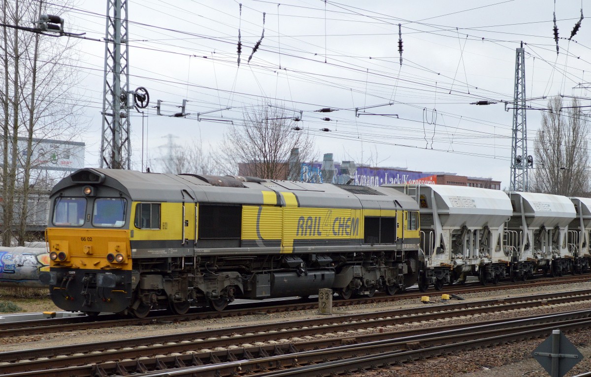 Captrain/ITL 66 02 (266 030-6) mit Schüttgutwagen am 15.03.16 Berlin-Springpfuhl.